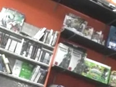 Geile Schnecke im Spieleladen - Hot Babe in Game Shop