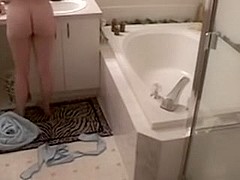 GF masturbates in bathroom