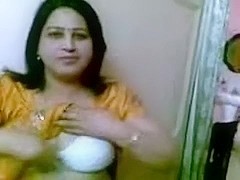 Vikas Nagar Aunty Shows Her Whoppers