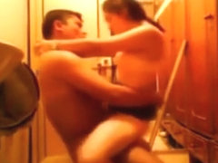 hidden sex in the toilet with her bf. her parents can't know !!!