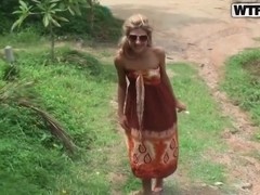 Professional Thai prostitute Tiffany swallows dick in the public park