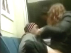 Menina fodendo com mendingo no metro