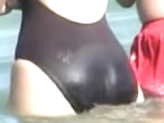 Girl in wet swimsuit staying back to the candid voyeur cam 06g